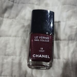 CHANEL Le Vernis Nail Colour in Deep Burgundy